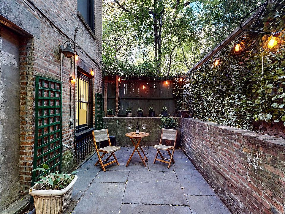 1st image of 31 W 10th St