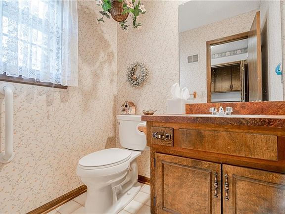 5th image of 11911 Harrison Dr