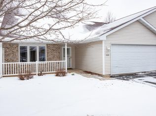 486 Wyldewood Dr Unit B, Oshkosh, WI