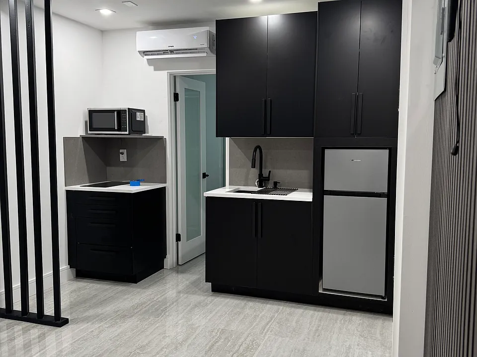 125-127 NE 30th Ct #125-1/2