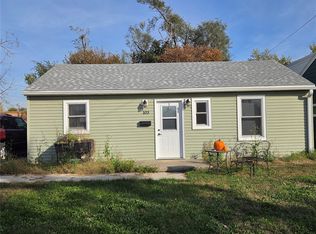 103 3rd Ave, Hiawatha, IA 52233