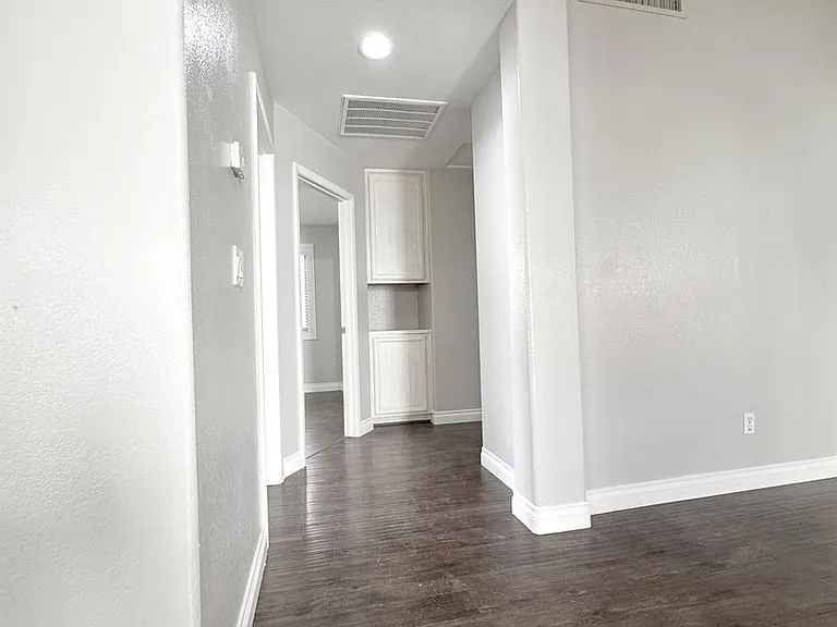 325 Cavalla St — Photo 9