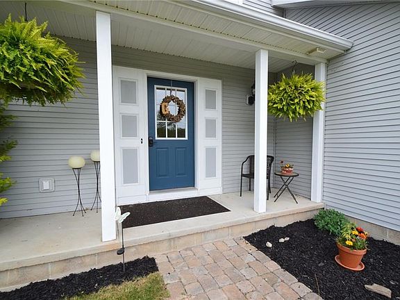 3rd image of 1542 Meadowbrook Ln