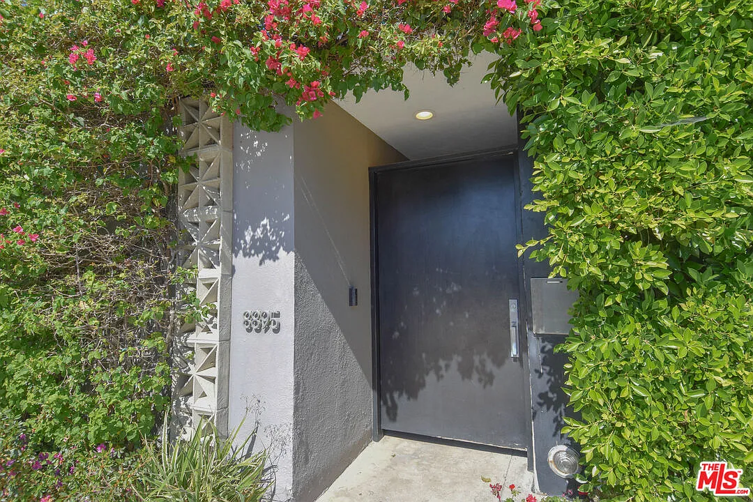 Building Photo - 8895 Appian Way