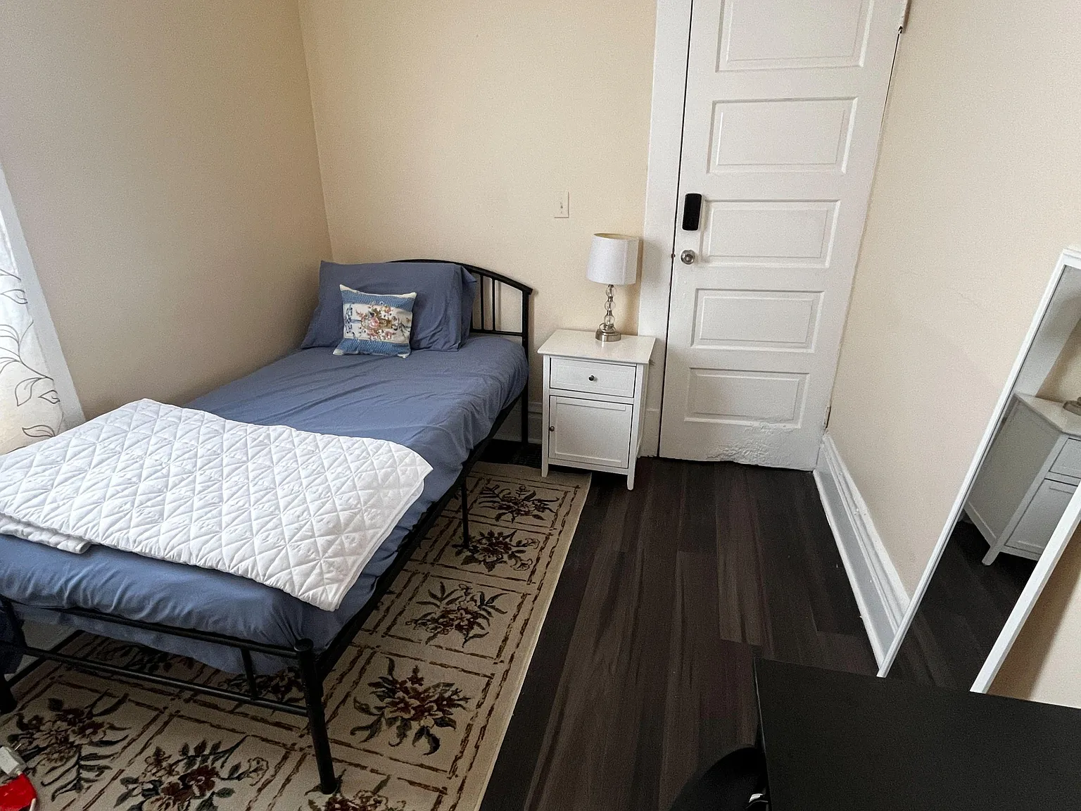 4 bed, 2.5 bath, 1800 sqft, $892 — Photo 2
