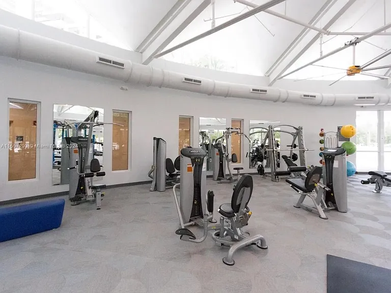 2500 Parkview Dr #412 — Photo 30