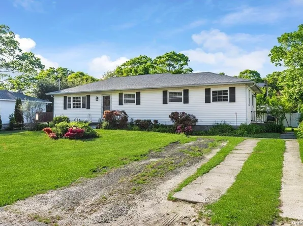 9 Arrowhead Drive, Shirley, NY 11967