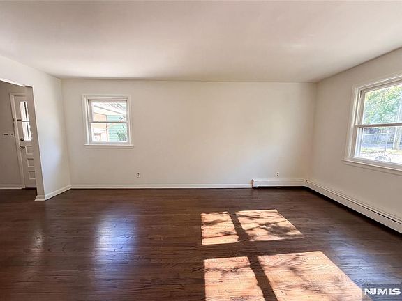 3rd image of 616 River Rd