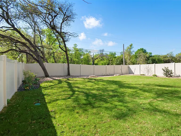 1205 Friends Cv — Photo 36