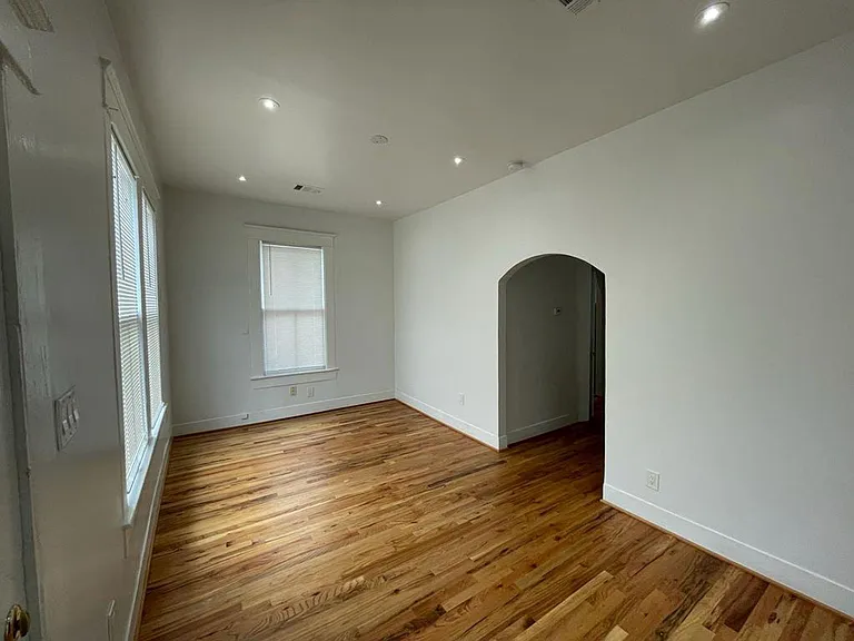 2118 Carter St — Photo 2