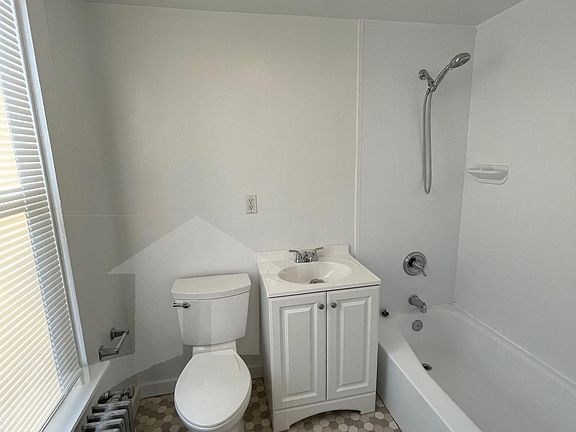 4th image of 145 Highland Ave APT 2