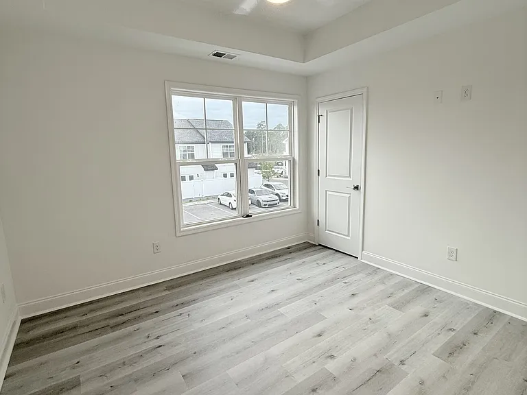 861 Maxine Ct #4B — Photo 14