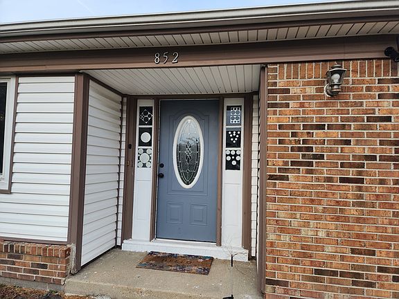 2nd image of 852 Parapet Rd