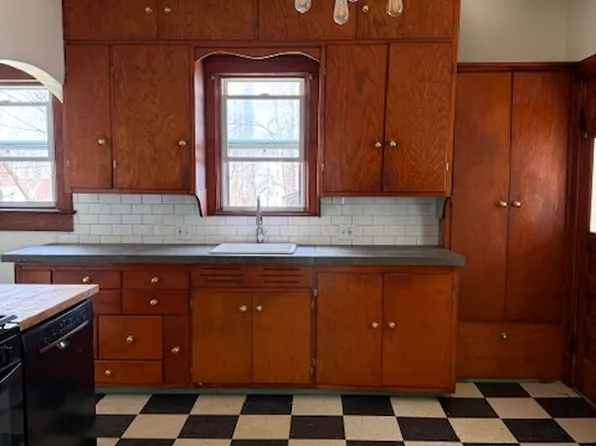 39 S Valley St, Kansas City, KS 66102