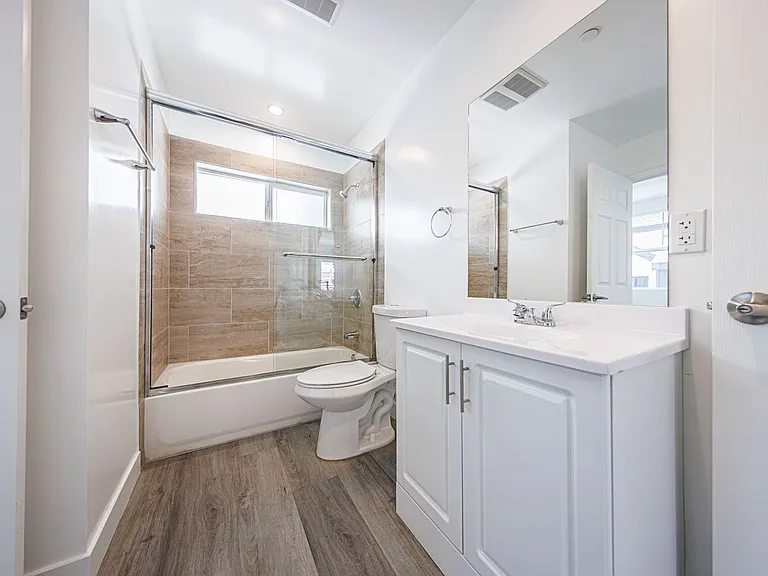 3015 Alsace Ave — Photo 92
