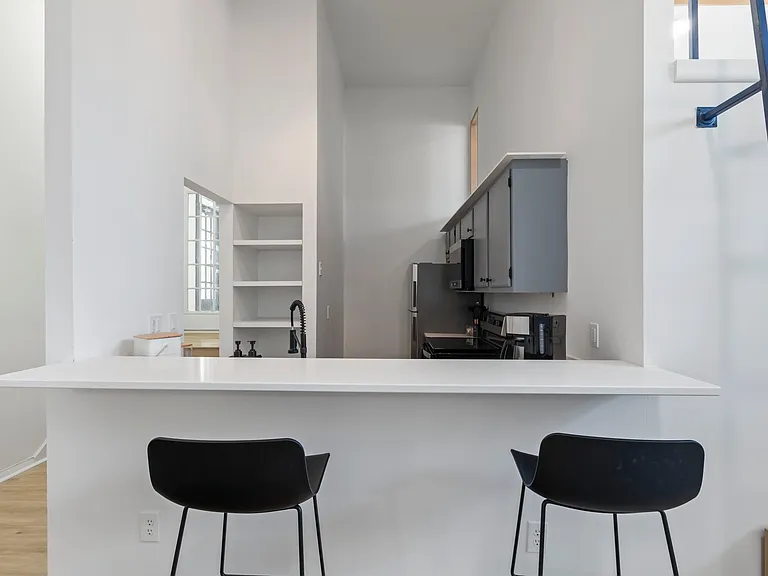 Unit #301 - Kitchen with counter seating
