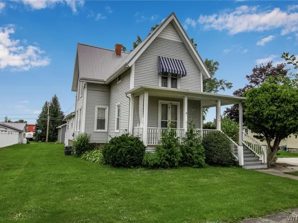 210 Eagle St, Medina, NY 14103