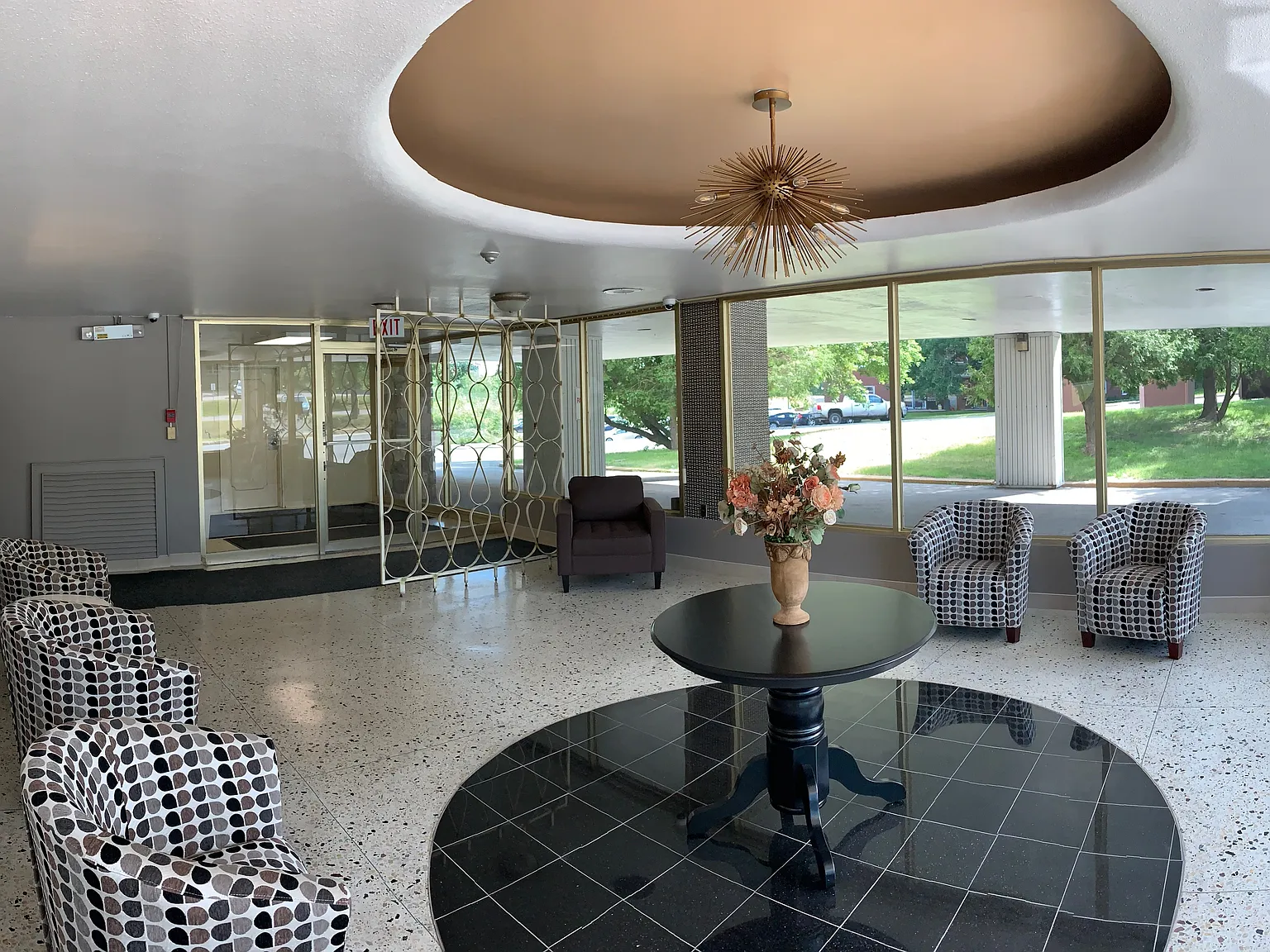 The Summit Apartments — Photo 1