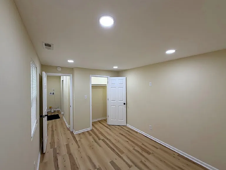 2306 Vermont St — Photo 9