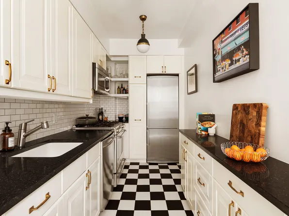 41 5th Avenue 2F image 3 of 11