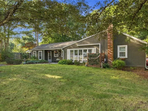 7 White Pine Dr, Cumberland, RI 02864