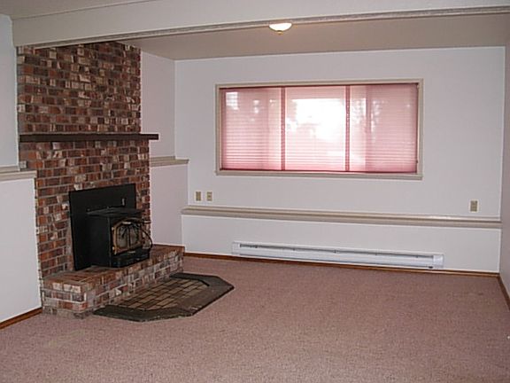 4th image of 838 W 15th St