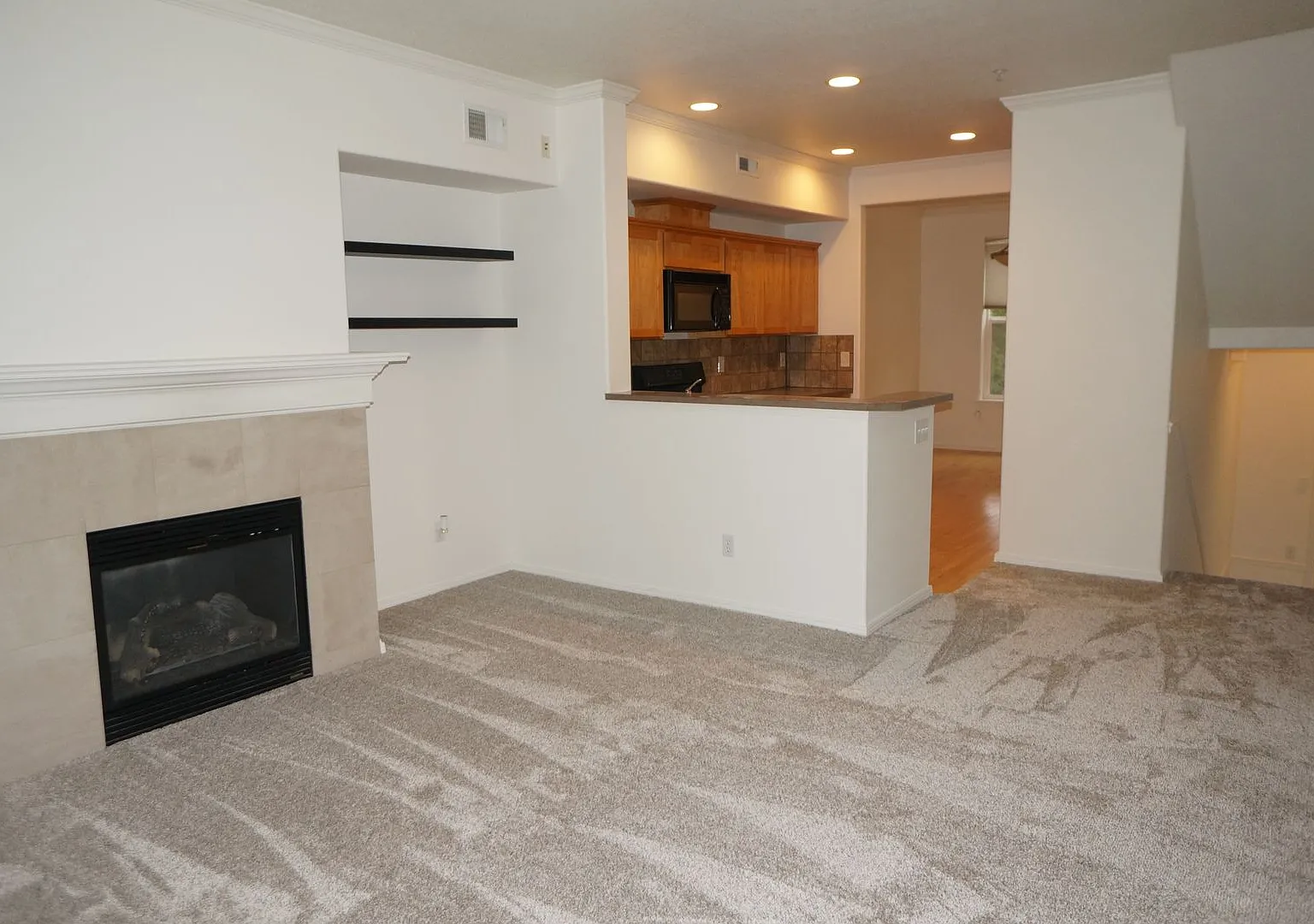 Beautiful NW Forest Heights 3 bedroom 3 bathroom Rowhouse — Photo 3