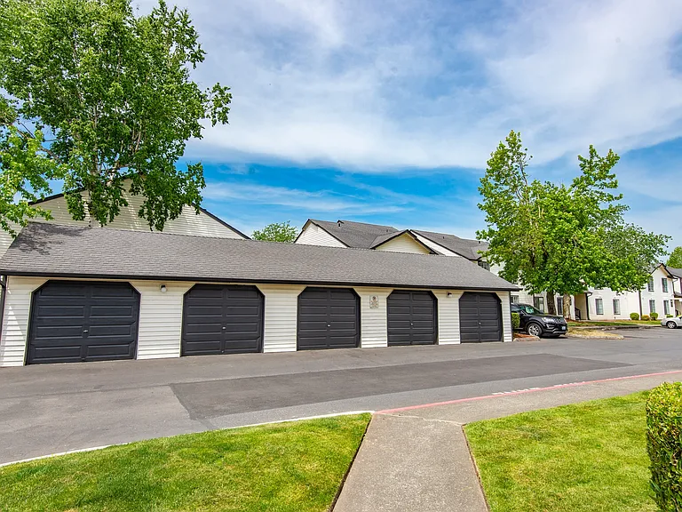 Chinook Park Apartment Homes — Photo 8