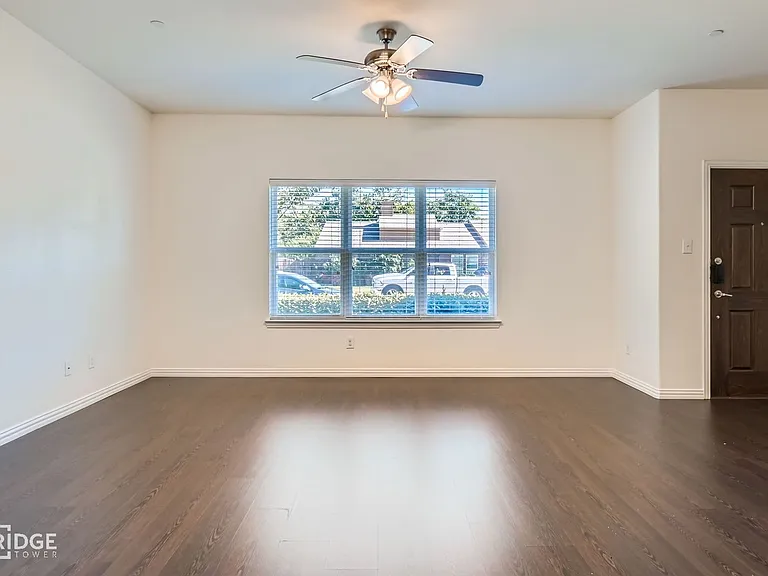 1412 Lake Crest Ln — Photo 7