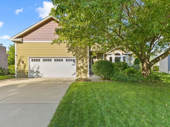 233 Woodridge Ln, Lino Lakes, MN 55014