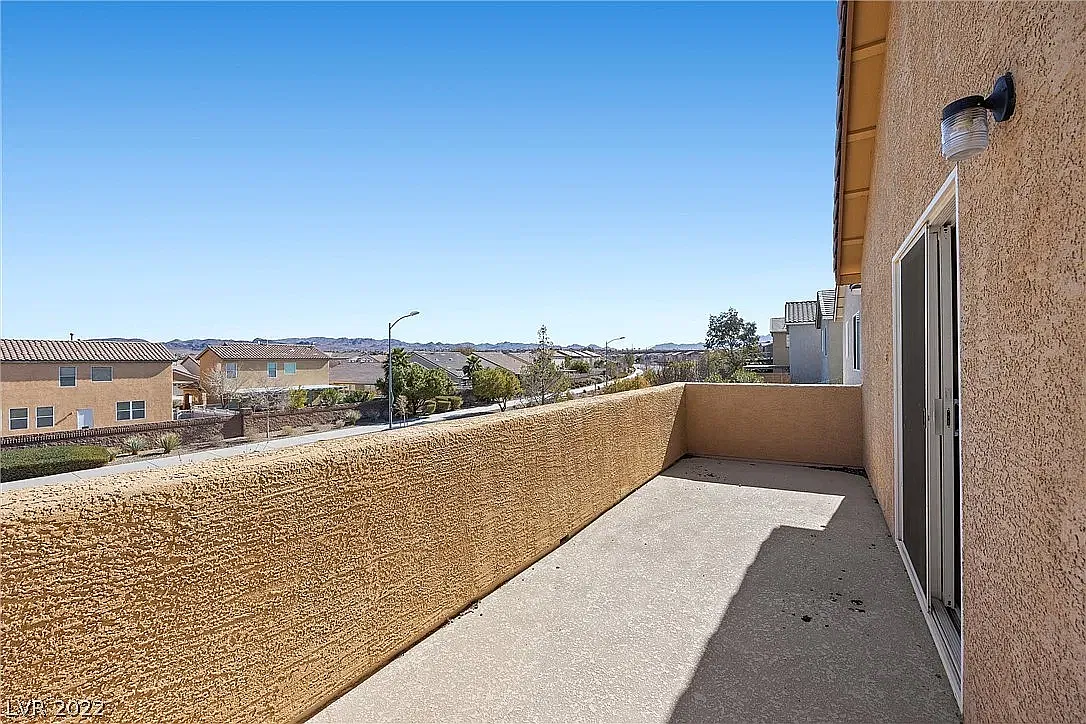 3 bed, 1935 sqft, $2,499 — Photo 4