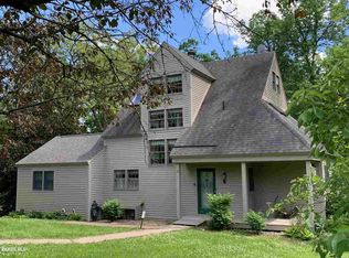 2 Flagstone Ct, Galena, IL 61036