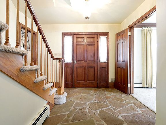 3rd image of 2540 Meadow Rd