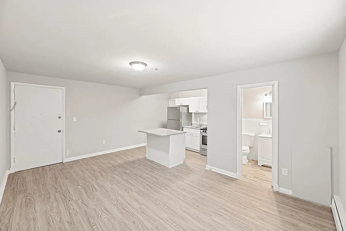 Laurel 24 — Photo 3