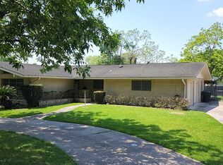 6855 Capitol St, Groves, TX 77619