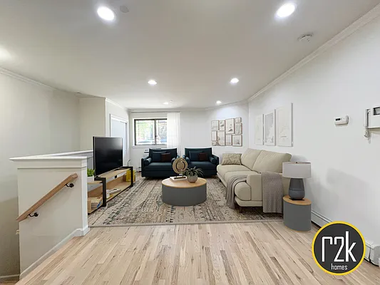 Rented by Realty 2000 Corp | media 2