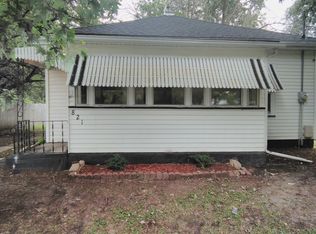 821 S 3rd St, Monmouth, IL 61462