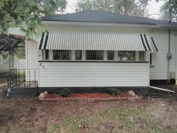 821 S 3rd St, Monmouth, IL 61462