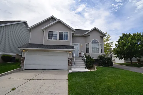 572 E Thatcher Way Photo 1