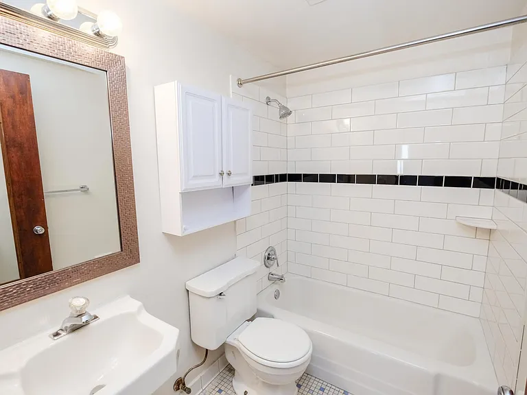 Trentwood Apartments — Photo 19