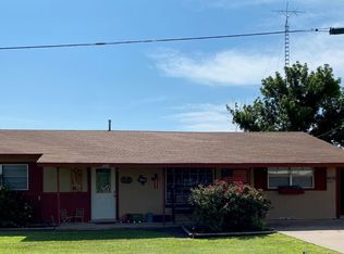 304 S Leavit St, Weinert, TX 76388