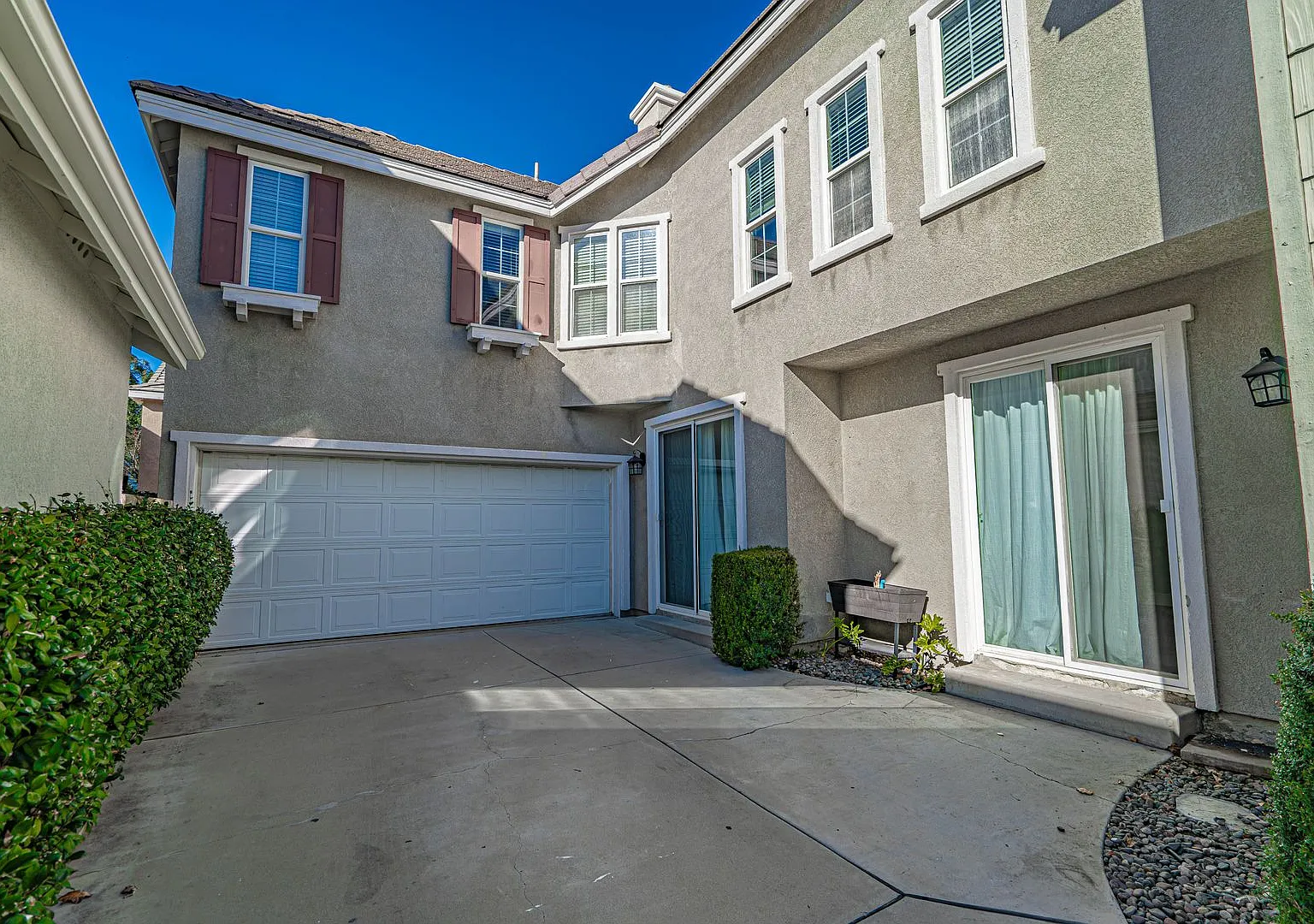 Bridgeport 4 Bedroom Home for Rent in Valencia! — Photo 2