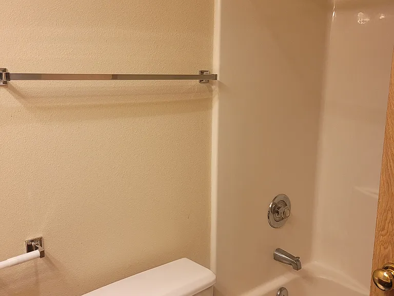 A look at full bath tub in Master Bedroom