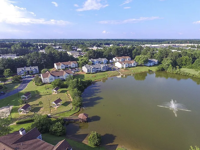 Spring Lake Apartments — Photo 14