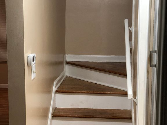 3rd image of 1747 Oakwood Ave
