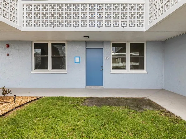 4715 Bay St NE APT 123, Saint Petersburg, FL 33703
