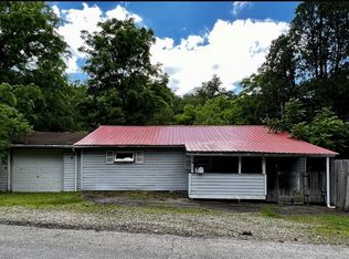 3657 Youngwood Rd, New Kensington, PA 15068