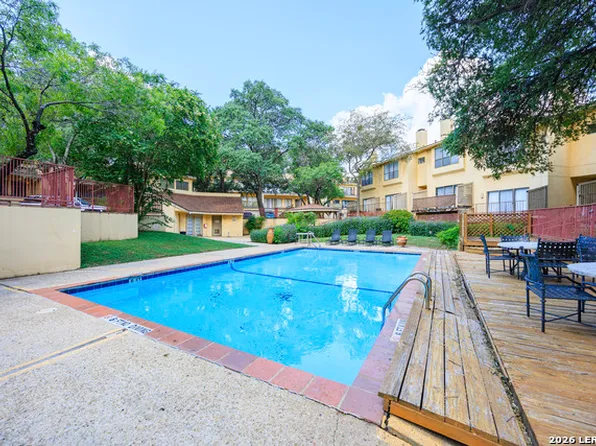 8642 Fredericksburg Rd, San Antonio, TX 78240