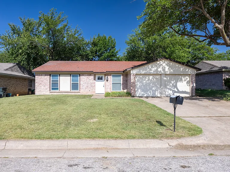 5709 Denise Dr — Photo 2