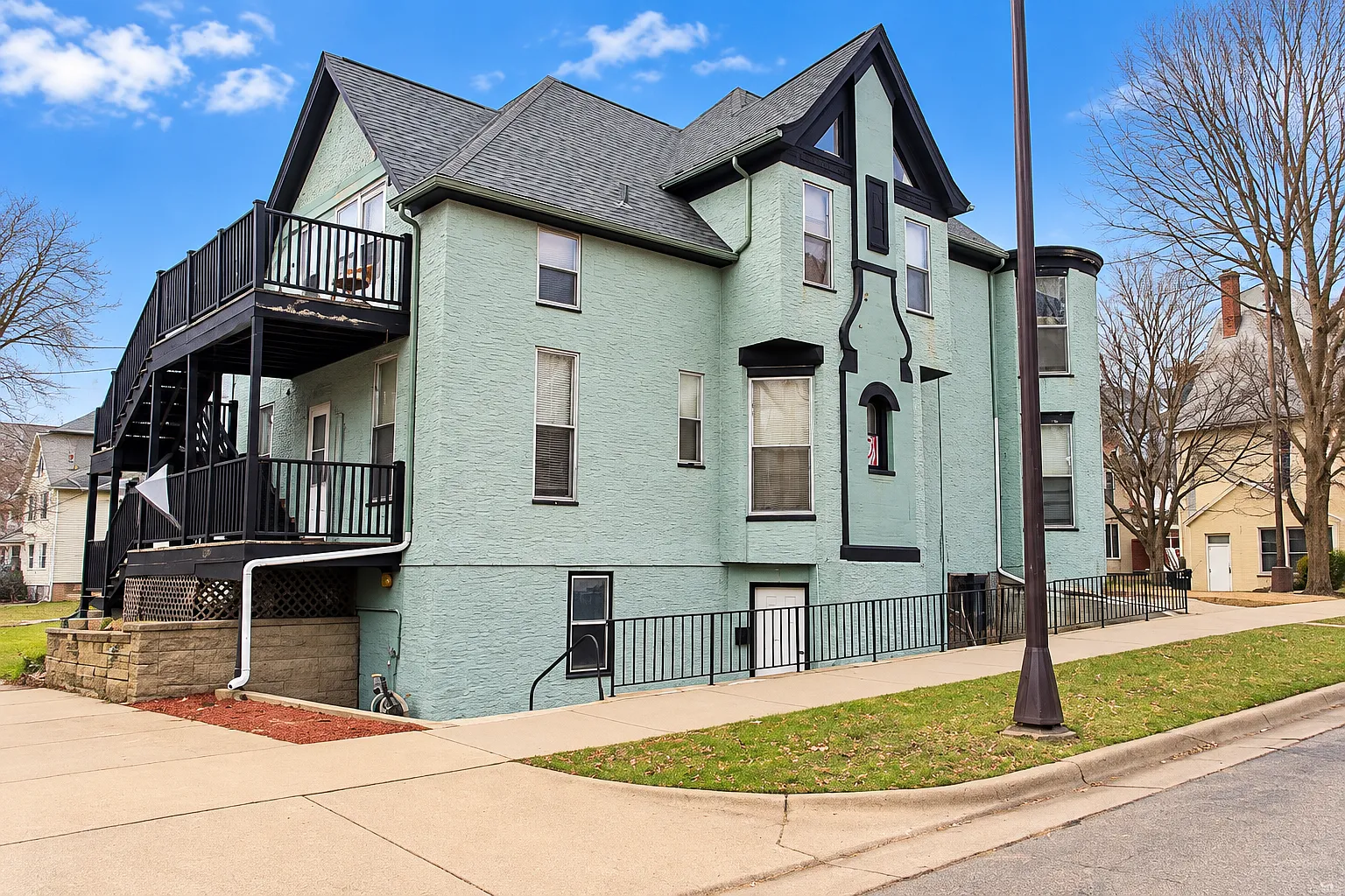 3 bed, $1,249 — Photo 1